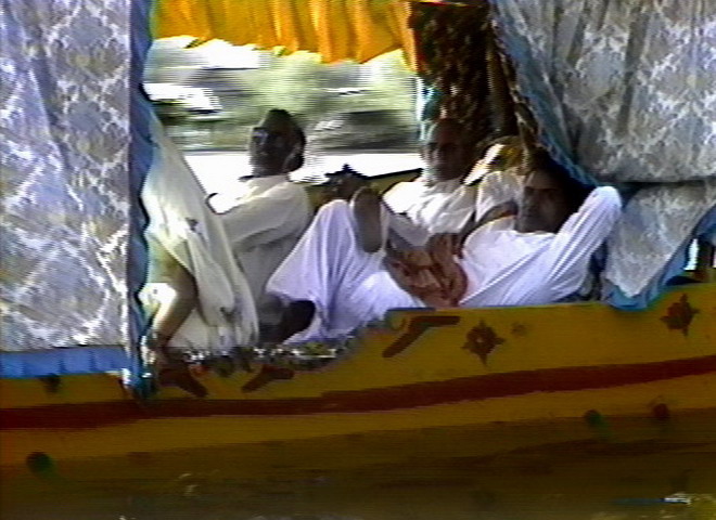 Hindu tourists in the shikara
